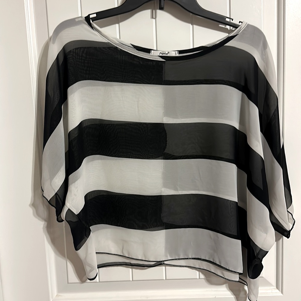 🗣️3 for 15! B&W striped tunic top